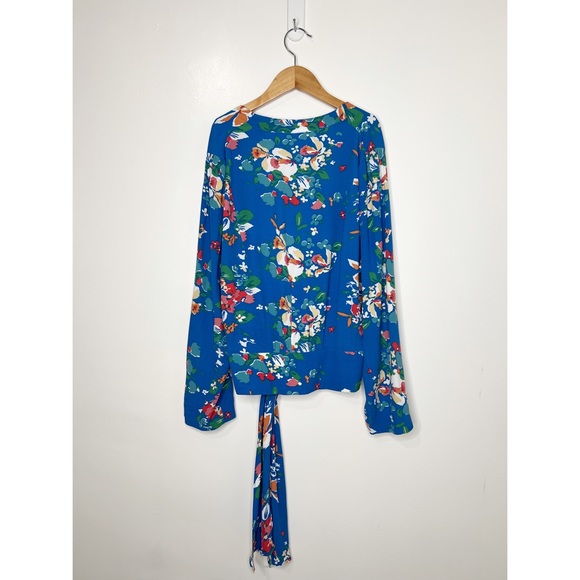 NWT Rolla’s Delilah Blue Floral Wrap Blouse Size Large - Picture 11 of 14